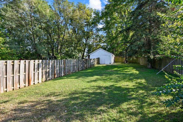 1020 W College Street, Springfield, MO 65806