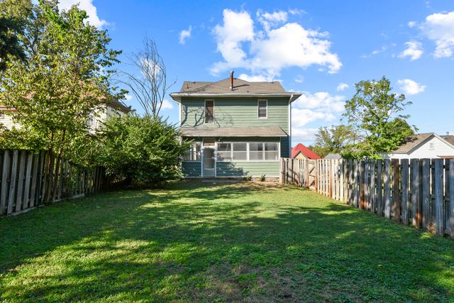 1020 W College Street, Springfield, MO 65806