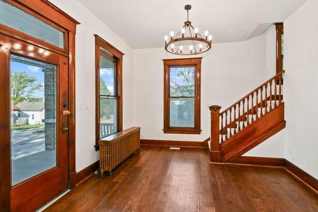 1020 W College Street, Springfield, MO 65806