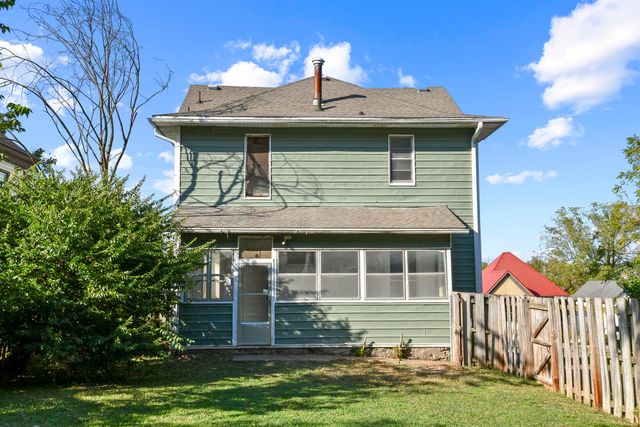 1020 W College Street, Springfield, MO 65806