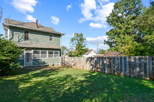 1020 W College Street, Springfield, MO 65806