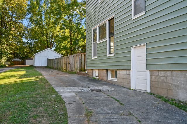 1020 W College Street, Springfield, MO 65806