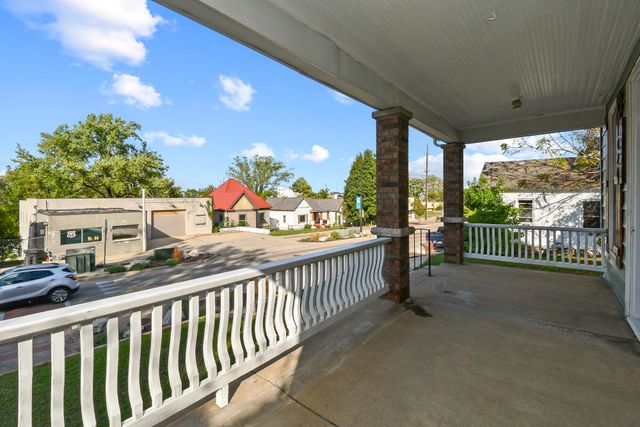 1020 W College Street, Springfield, MO 65806