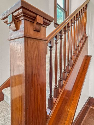 1020 W College Street, Springfield, MO 65806