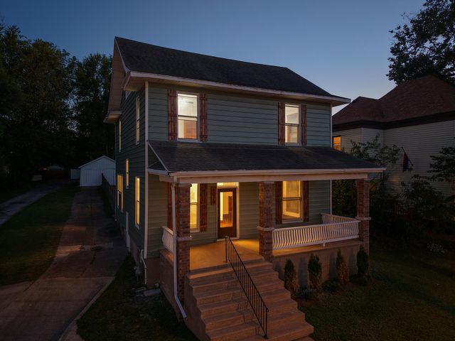 1020 W College Street, Springfield, MO 65806
