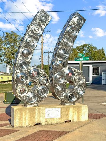 1020 W College Street, Springfield, MO 65806