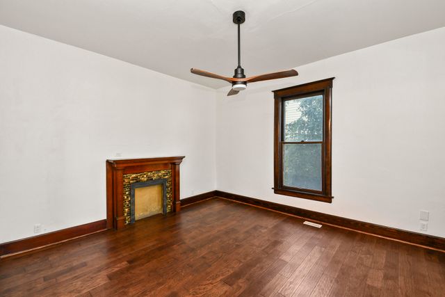 1020 W College Street, Springfield, MO 65806