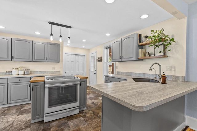 46 S Concord ROAD, Oconomowoc, WI 53066