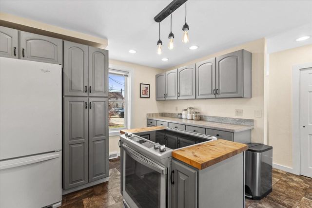 46 S Concord ROAD, Oconomowoc, WI 53066