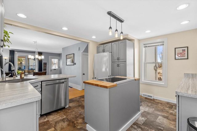 46 S Concord ROAD, Oconomowoc, WI 53066