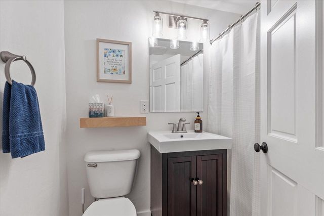 46 S Concord ROAD, Oconomowoc, WI 53066