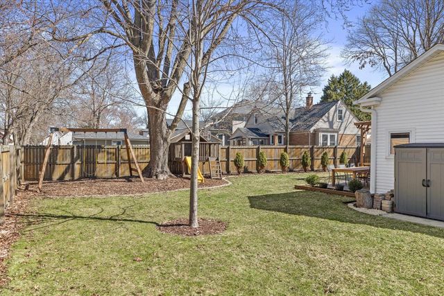 46 S Concord ROAD, Oconomowoc, WI 53066