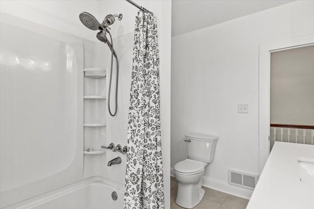 46 S Concord ROAD, Oconomowoc, WI 53066