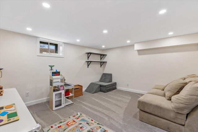 46 S Concord ROAD, Oconomowoc, WI 53066