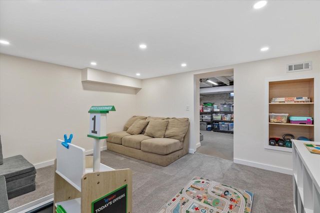 46 S Concord ROAD, Oconomowoc, WI 53066