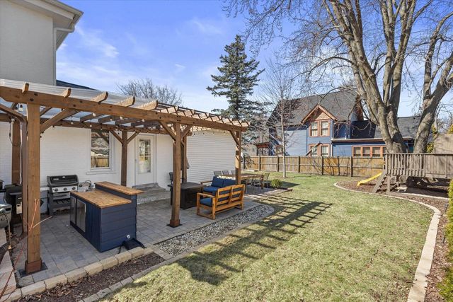 46 S Concord ROAD, Oconomowoc, WI 53066