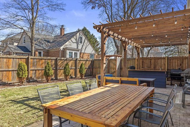 46 S Concord ROAD, Oconomowoc, WI 53066