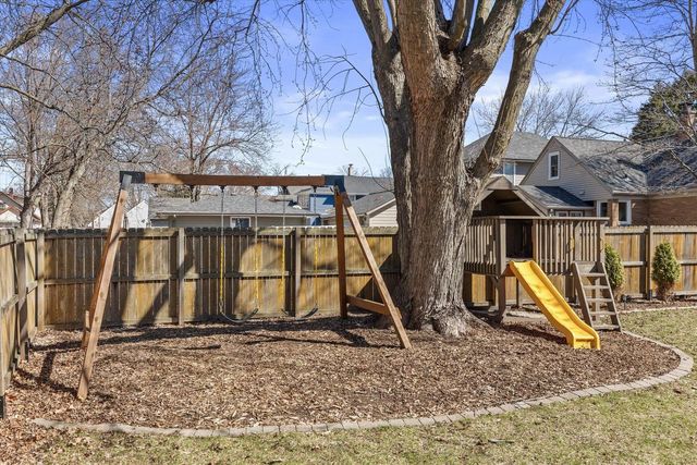 46 S Concord ROAD, Oconomowoc, WI 53066