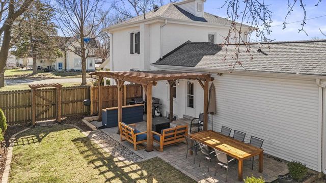 46 S Concord ROAD, Oconomowoc, WI 53066