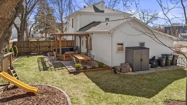 46 S Concord ROAD, Oconomowoc, WI 53066