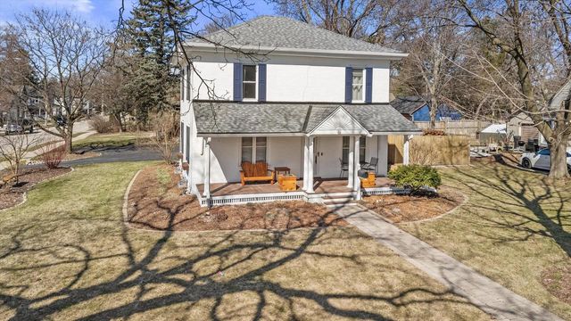 46 S Concord ROAD, Oconomowoc, WI 53066