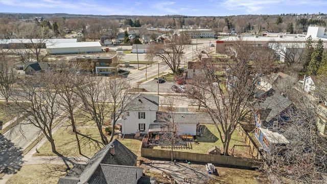 46 S Concord ROAD, Oconomowoc, WI 53066