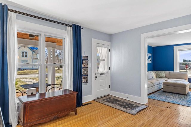 46 S Concord ROAD, Oconomowoc, WI 53066