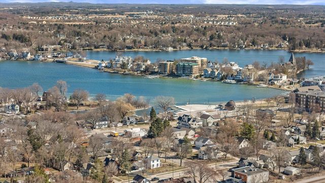 46 S Concord ROAD, Oconomowoc, WI 53066