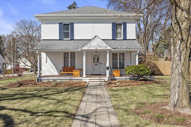 46 S Concord ROAD, Oconomowoc, WI 53066