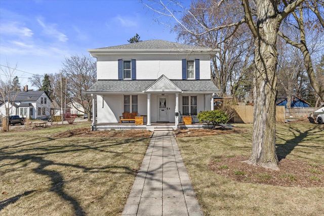 46 S Concord ROAD, Oconomowoc, WI 53066