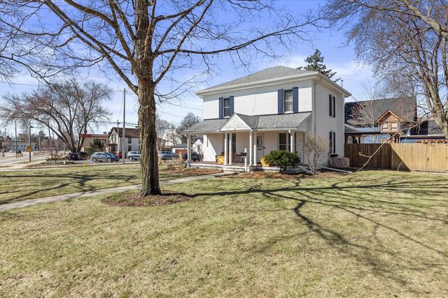 46 S Concord ROAD, Oconomowoc, WI 53066