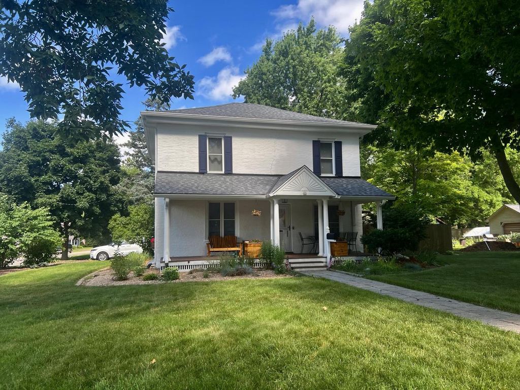 46 S Concord ROAD, Oconomowoc, WI 53066