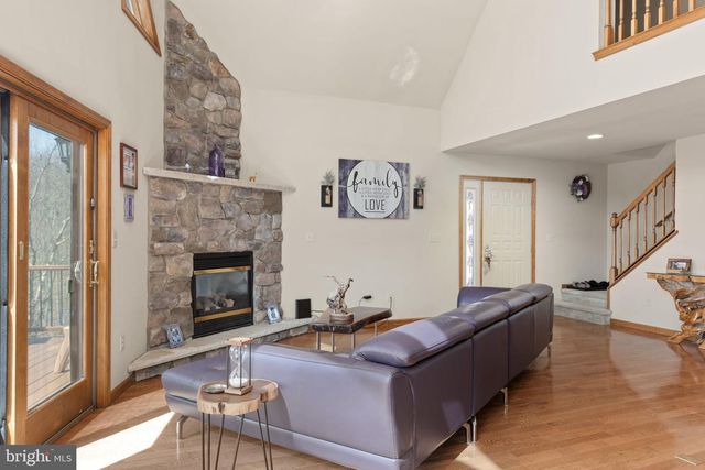 208 PINE VALLEY LN, Hazle Township, PA 18202