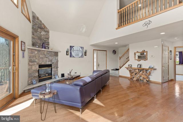 208 PINE VALLEY LN, Hazle Township, PA 18202