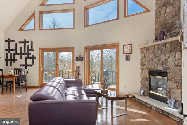208 PINE VALLEY LN, Hazle Township, PA 18202
