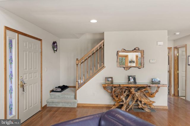 208 PINE VALLEY LN, Hazle Township, PA 18202
