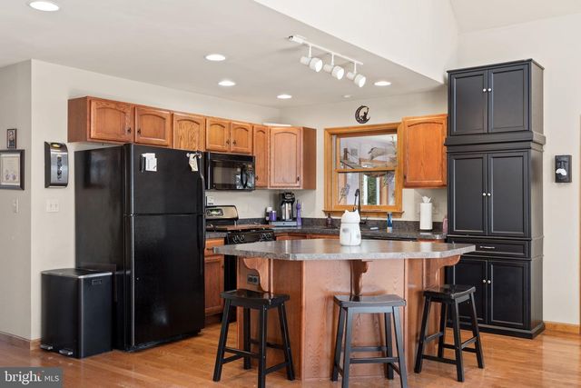 208 PINE VALLEY LN, Hazle Township, PA 18202