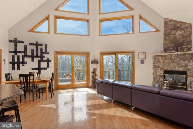 208 PINE VALLEY LN, Hazle Township, PA 18202