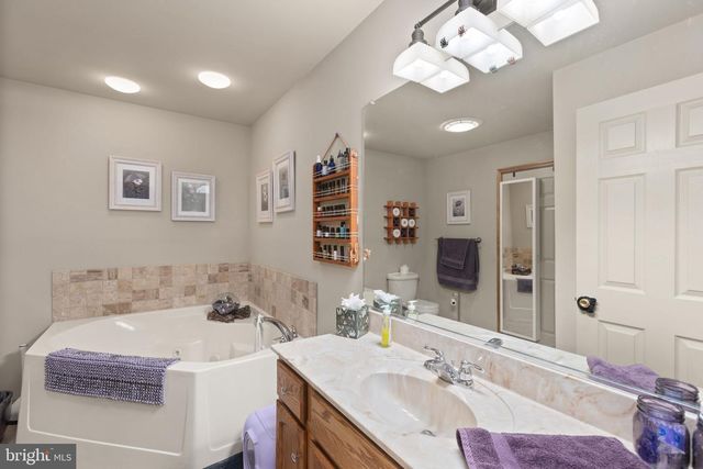 208 PINE VALLEY LN, Hazle Township, PA 18202