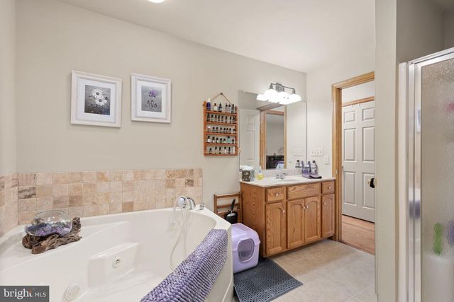 208 PINE VALLEY LN, Hazle Township, PA 18202