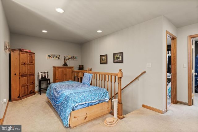 208 PINE VALLEY LN, Hazle Township, PA 18202