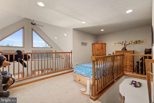 208 PINE VALLEY LN, Hazle Township, PA 18202