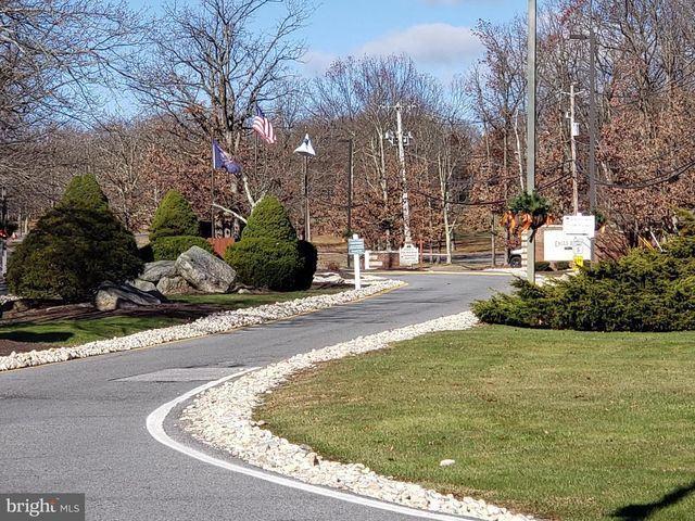208 PINE VALLEY LN, Hazle Township, PA 18202