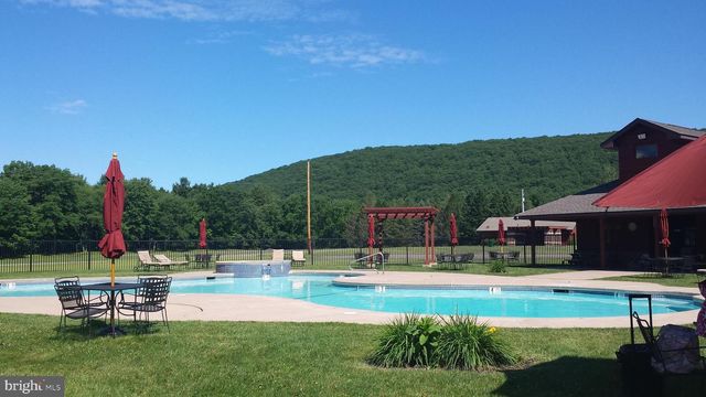 208 PINE VALLEY LN, Hazle Township, PA 18202