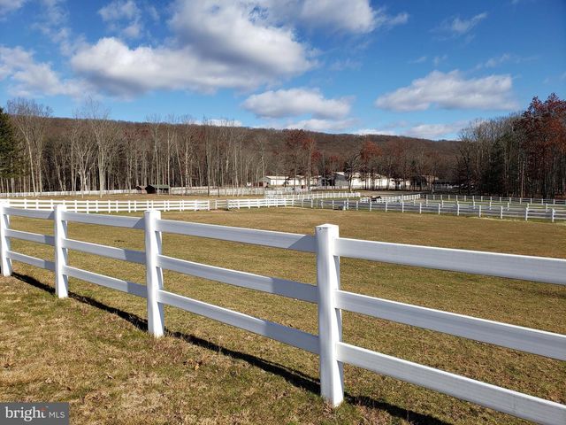 208 PINE VALLEY LN, Hazle Township, PA 18202