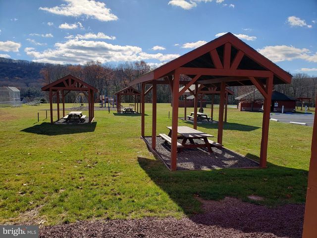 208 PINE VALLEY LN, Hazle Township, PA 18202