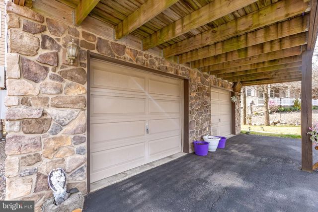 208 PINE VALLEY LN, Hazle Township, PA 18202