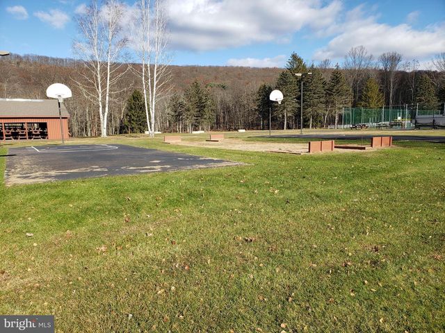 208 PINE VALLEY LN, Hazle Township, PA 18202