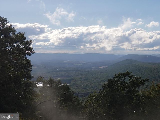 208 PINE VALLEY LN, Hazle Township, PA 18202