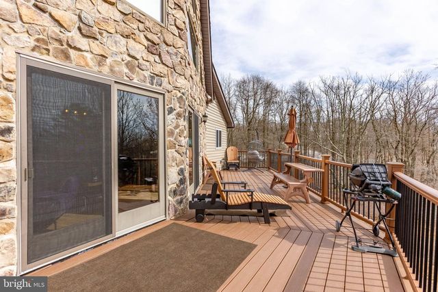 208 PINE VALLEY LN, Hazle Township, PA 18202